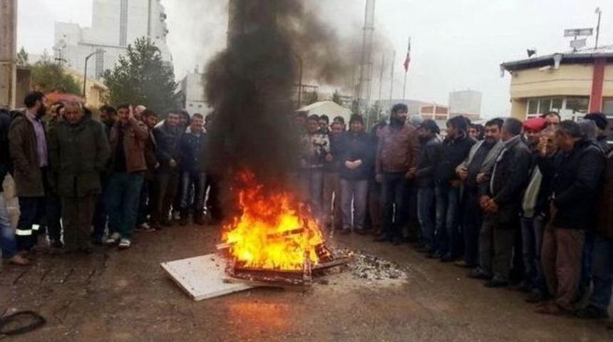 Kangal Termik Santralinde Taşeron İş&ccedil;iler Eylemde