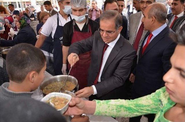 Vali Tapsız, Aşure Programına Katıldı