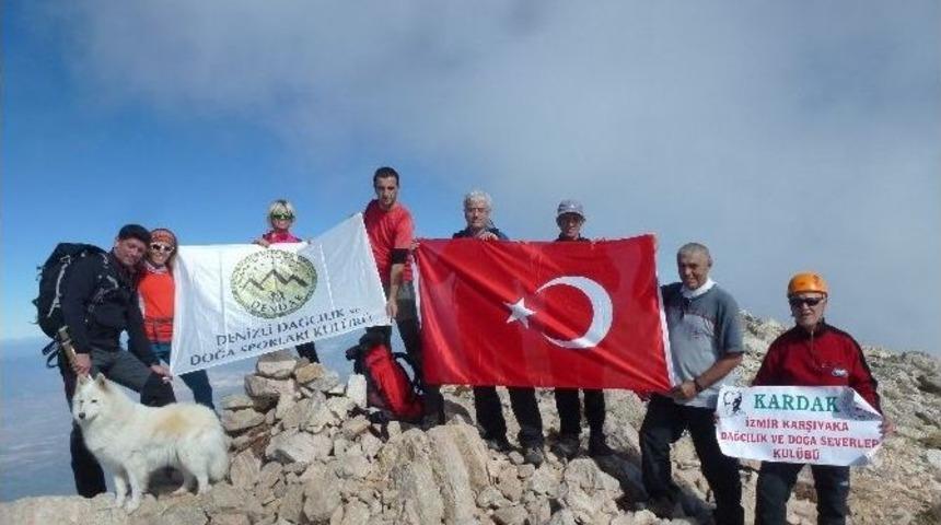Dağcılar, Ege B&ouml;lgesinin En Y&uuml;ksek Dağı Honaz&rsquo;ın Zirvesine &Ccedil;ıktı
