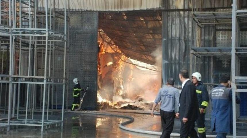 Gaziantep&rsquo;te Bir Karton Fabrikasında Yangın &Ccedil;ıktı
