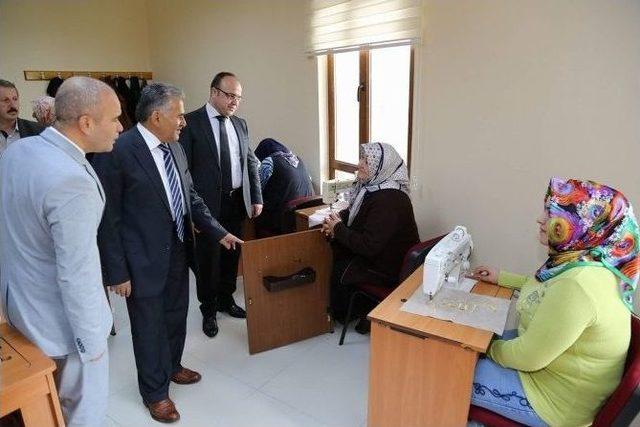 Esenyurt Sosyal Ve Spor Tesisleri Mahalle Hanımlarının Aynı Zamanda Sosyal Mekanı 1