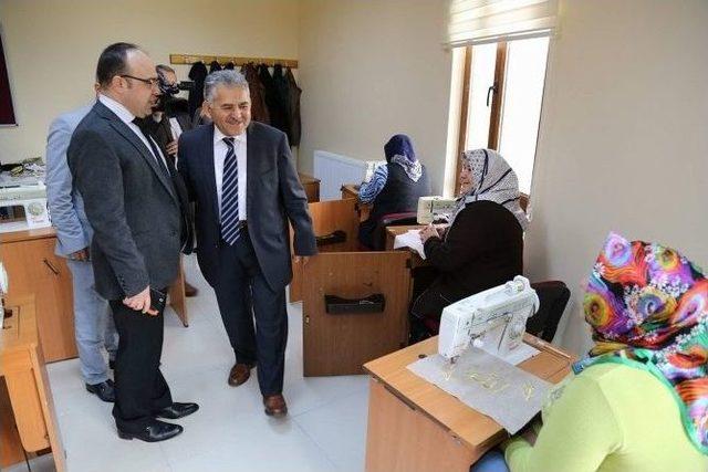 Esenyurt Sosyal Ve Spor Tesisleri Mahalle Hanımlarının Aynı Zamanda Sosyal Mekanı 2