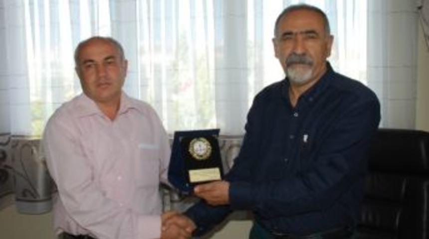 Didim&rsquo;de Eğitime Destek Olan Cemevine Plaket