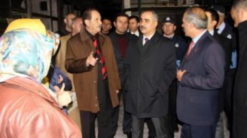 Sivas Belediye Başkanı Aydın, D&uuml;kkanı Yanan Esnafı Ziyaret Etti