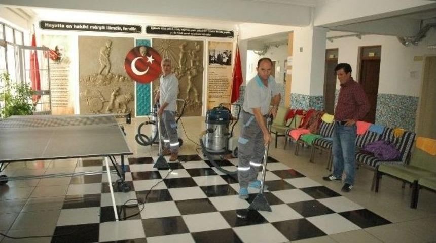 Manavgat&rsquo;ta Selin Bastığı Okullarda Temizlik Ve Dezenfekte &Ccedil;alışması