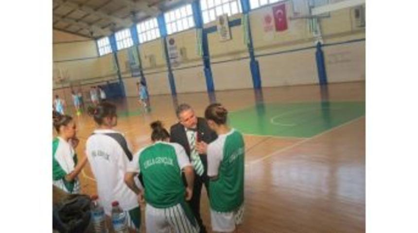 Urla Bayan Basketbol Takımı Fark Attı