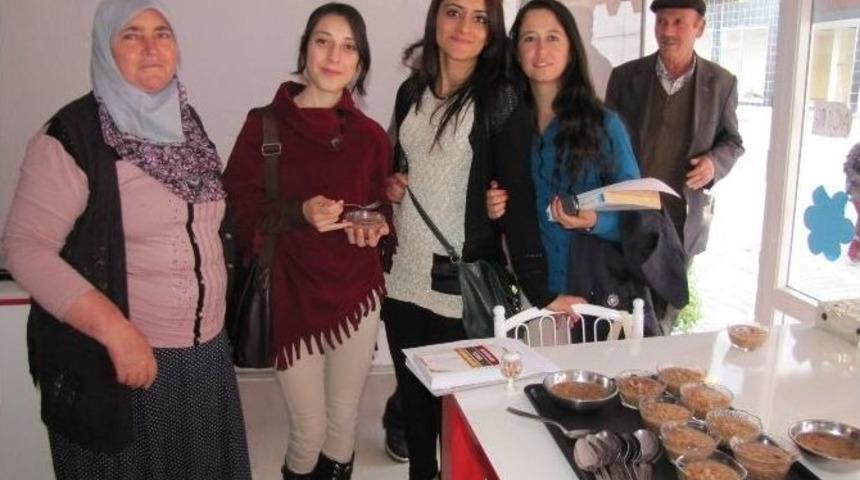Bayan Esnaftan Vatandaşa Aşure