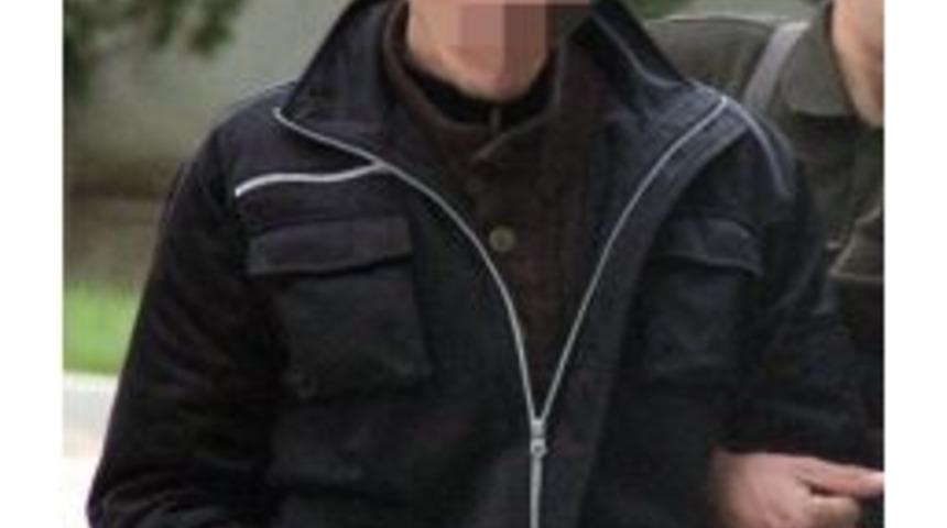 Akrabası Kızı Bı&ccedil;akla Boynundan Yaralayıp Cep Telefonunu Gasp Etti