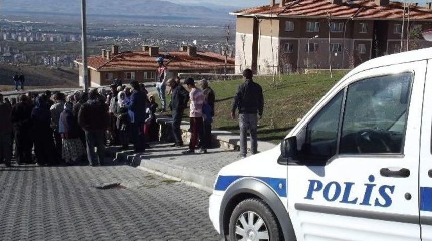 Sosyal Konut B&ouml;lgesi Vatandaşları Yol Kapattı