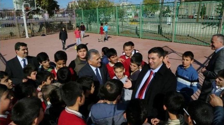 Başkan Dr. Memduh B&uuml;y&uuml;kkılı&ccedil; Yunus B&uuml;y&uuml;kkuşoğlu İmam Hatip Ortaokulunu Ziyaret Etti