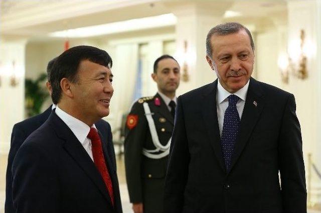 Cumhurbaşkanı Erdoğan, Kırgızistan Büyükelçisini Kabul Etti