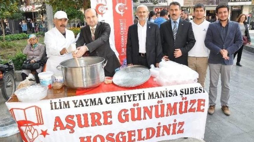 İlim Yayma Cemiyeti Manisa Şubesi Aşure Dağıttı