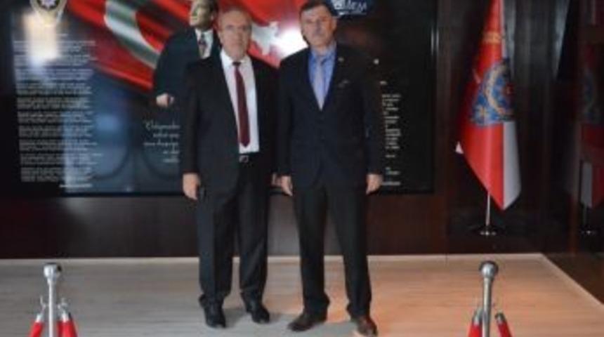 Vezirhan Belde Belediye Başkanı Duymuş&rsquo;tan Bilecik İl Emniyet M&uuml;d&uuml;r&uuml; &Ouml;z&uuml;doğru&rsquo;ya Ziyaret