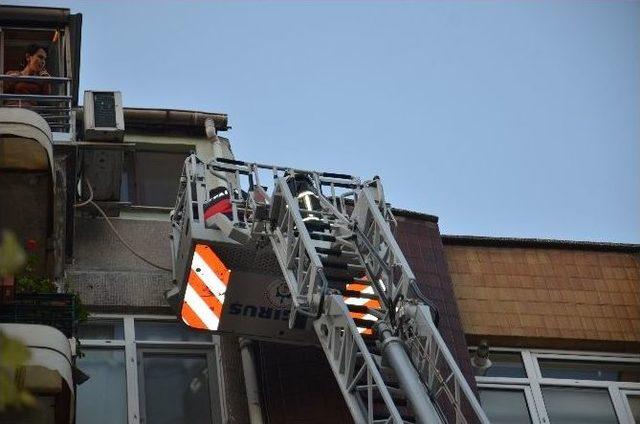 Binadan Kopan Tuğla Paniğe Neden Oldu 1