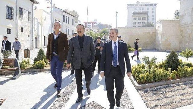 Ünlü Sanatçı Kadir İnanır Ve Yazar Ahmet Ümit Şahinbey’i Gezdi