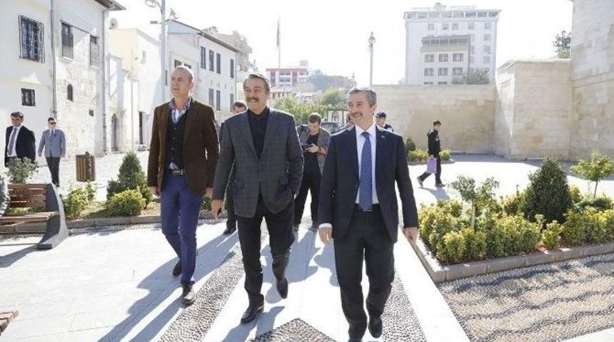 Ünlü Sanatçı Kadir İnanır Ve Yazar Ahmet Ümit Şahinbey’i Gezdi