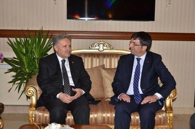 Erzincan Da Ki Ekonomi Kuruluşlarından Erzincan Valisi S&uuml;leyman Kahramana Ziyaret 1