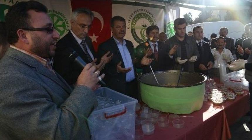 Kayseri Şeker Fabrikasının Aşure Etkinliği S&uuml;r&uuml;yor