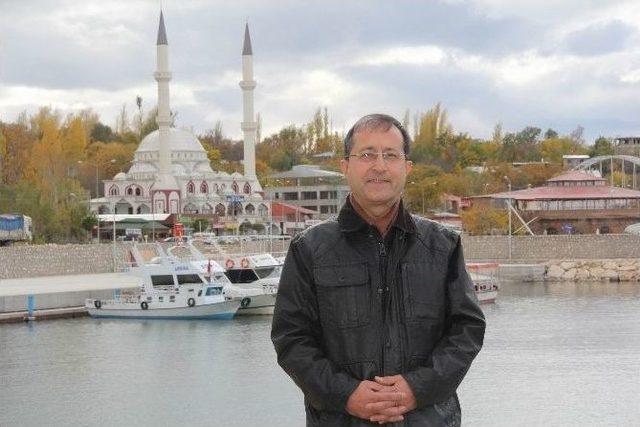 Ak Parti Edremit İlçe Başkanı Bayramoğlu, Yapımı Süren Yat Limanı İnşaatını Gezdi