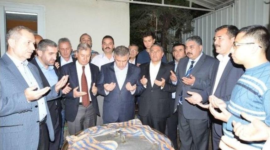 Stk&rsquo;lar T&uuml;rkistanlılar Derneği&rsquo;nde Buluştu