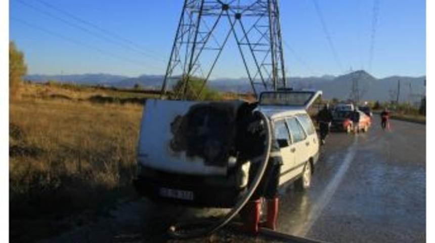 Seyir Halindeki Otomobil Yandı