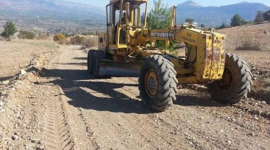 B&uuml;y&uuml;kşehir Beldelerde Yol A&ccedil;ma Ve Asfaltlama &Ccedil;alışmasına Devam Ediyor
