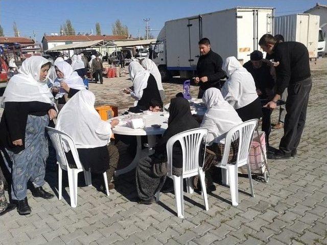 Kaymaz&rsquo;da Hem Aşure Dağıtıldı, Hem Balık İkram Edildi 1