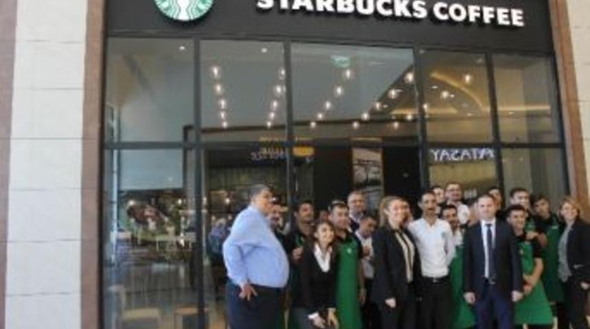 D&uuml;nyaca &Uuml;nl&uuml; Starbucks Ceylan Karavil Park&rsquo;ta