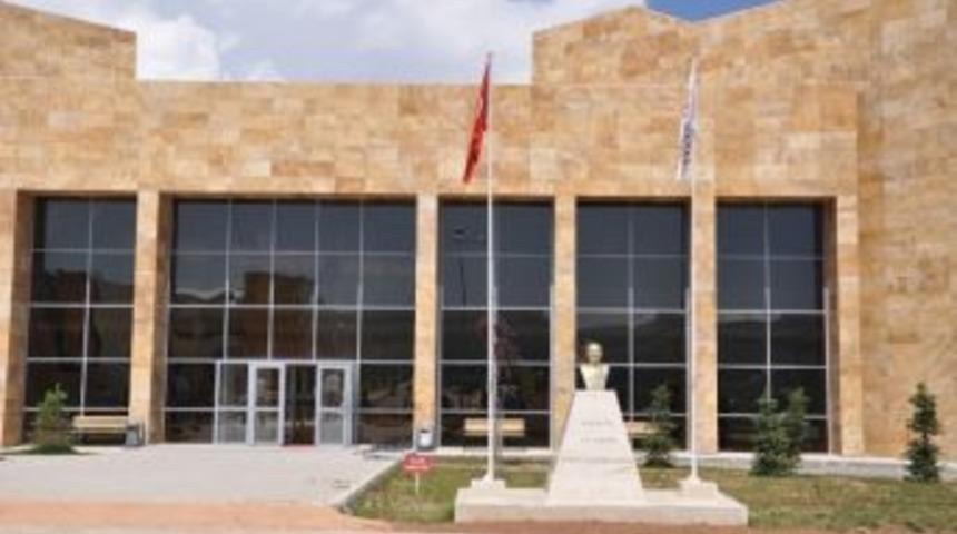 &Uuml;niversite Barınma Sorunu Nedeniyle Yurt A&ccedil;tı