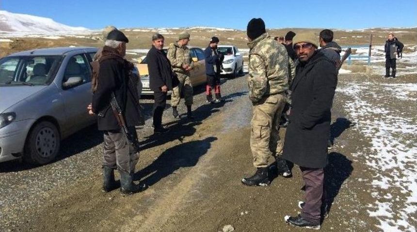 Ekipler, K&uuml;&ccedil;&uuml;k Nehir&rsquo;i Karlı Dağlarda Arıyor