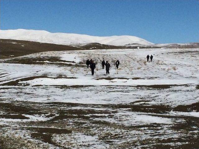 Ekipler, K&uuml;&ccedil;&uuml;k Nehir&rsquo;i Karlı Dağlarda Arıyor 1