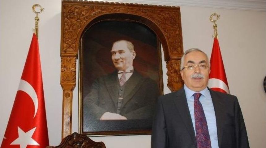 Vali Can&rsquo;ın Makam Odasına Ahşap Tavan G&ouml;beği