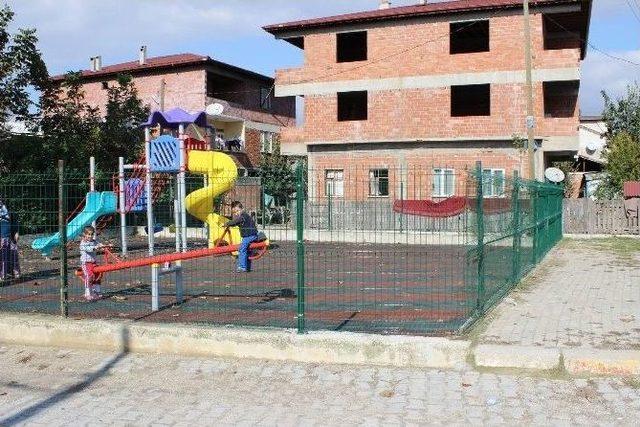 Arifiye&rsquo;de Parklar Yenileniyor 1