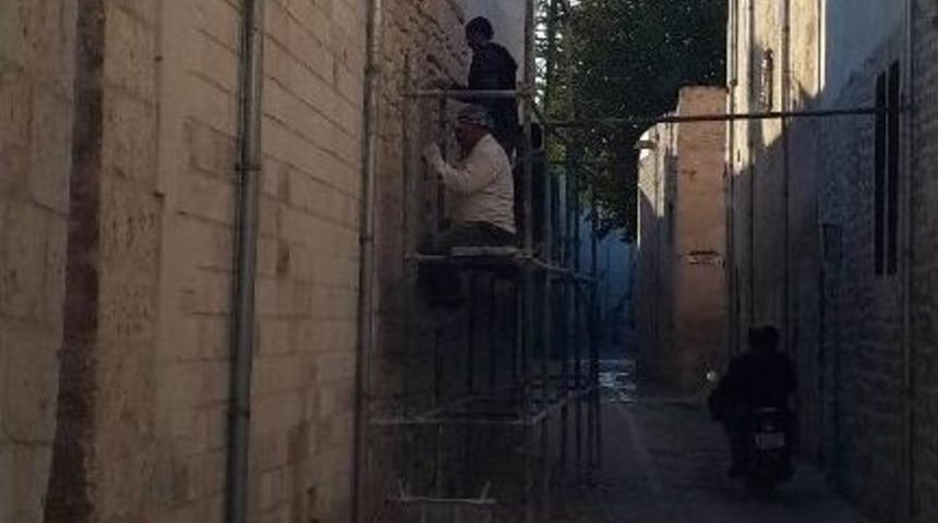 Vali Küçük Restorasyon Çalışmalarını İnceledi