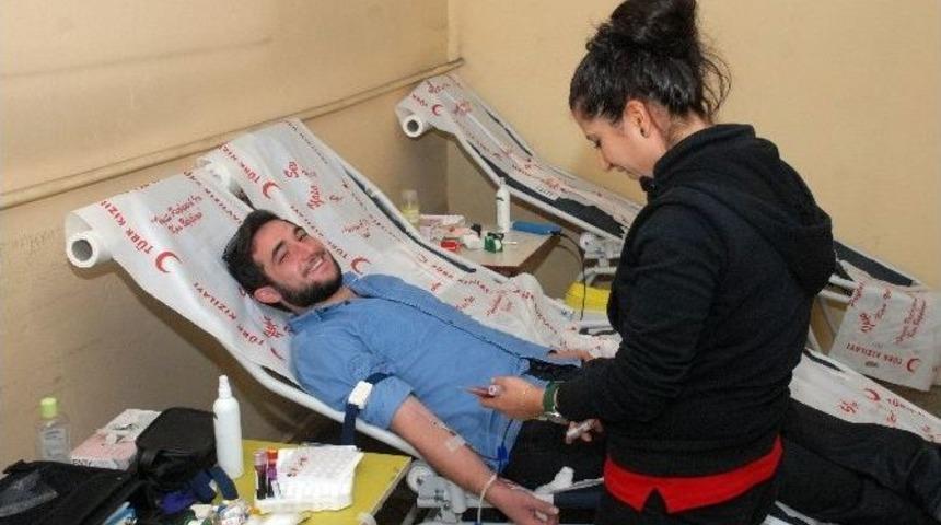 Maden İş&ccedil;ileri Kan Verdi