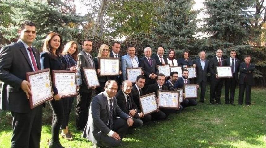 Mali M&uuml;şavirler Ruhsatlarını Aldı