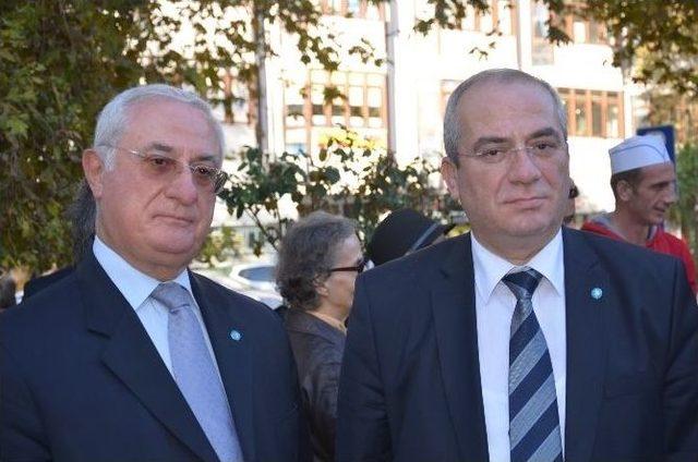 Kocaeli&rsquo;de Ecevit&rsquo;in Anısına Tatlı Dağıtıldı 1