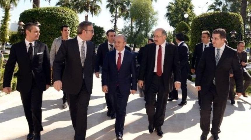 H&uuml;seyin &Ccedil;elik&rsquo;ten Vali &Ccedil;akacak&rsquo;a Ziyaret