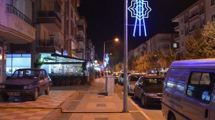 Belediyenin Yeni Logosundaki Sel&ccedil;uklu Yıldızı Caddelerde