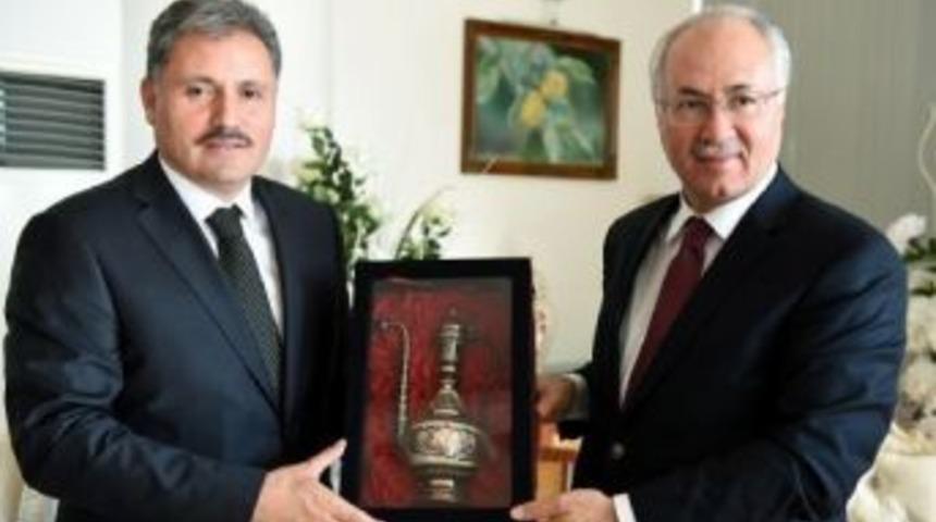 Merkez Valisi İbrahim Daş&ouml;z&rsquo;den Başkan Ahmet &Ccedil;akır&rsquo;a Ziyaret
