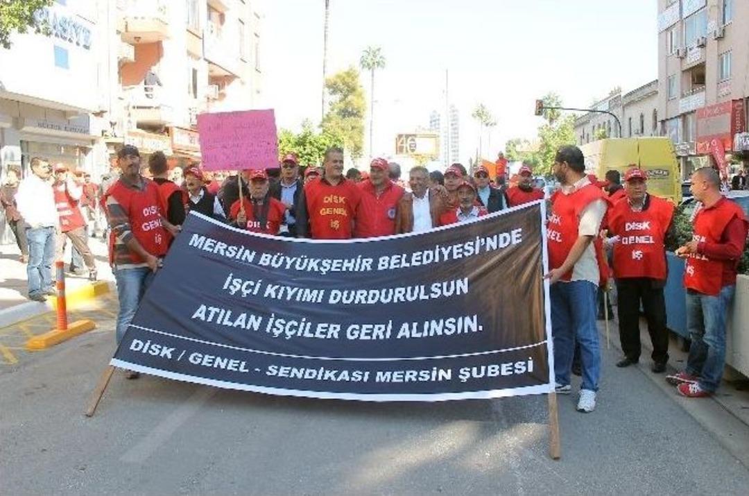 İşten &Ccedil;ıkarılan İş&ccedil;iler Belediyeye Y&uuml;r&uuml;d&uuml;