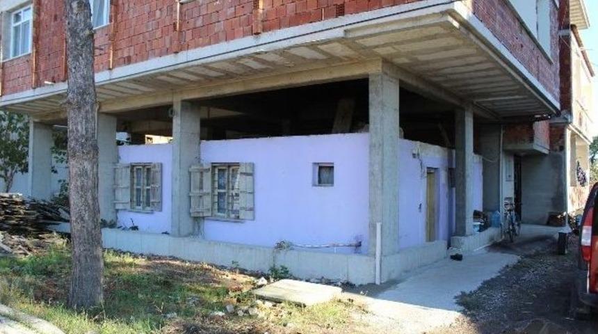 &Ccedil;arşamba&rsquo;da Ev &Uuml;st&uuml;ndeki Evler G&ouml;renleri Şaşırtıyor