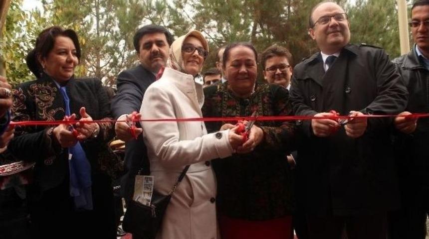 Tika Ata Yurdu &Ouml;zbekistan Kadınlarının Yanında