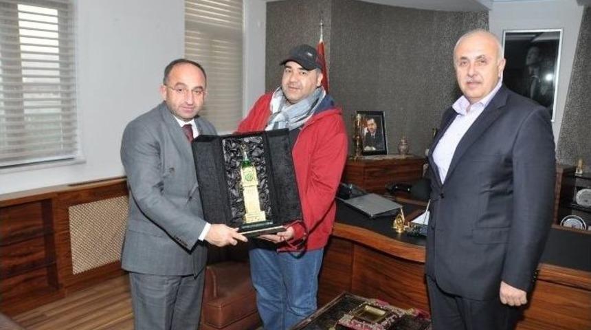 Başkan &Uuml;z&uuml;lmez&rsquo;in Makamı Boş Kalmıyor