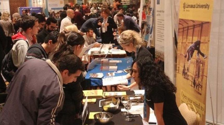 Yurtdışı Eğitim İçin Uzun Kuyruklar Oluştu