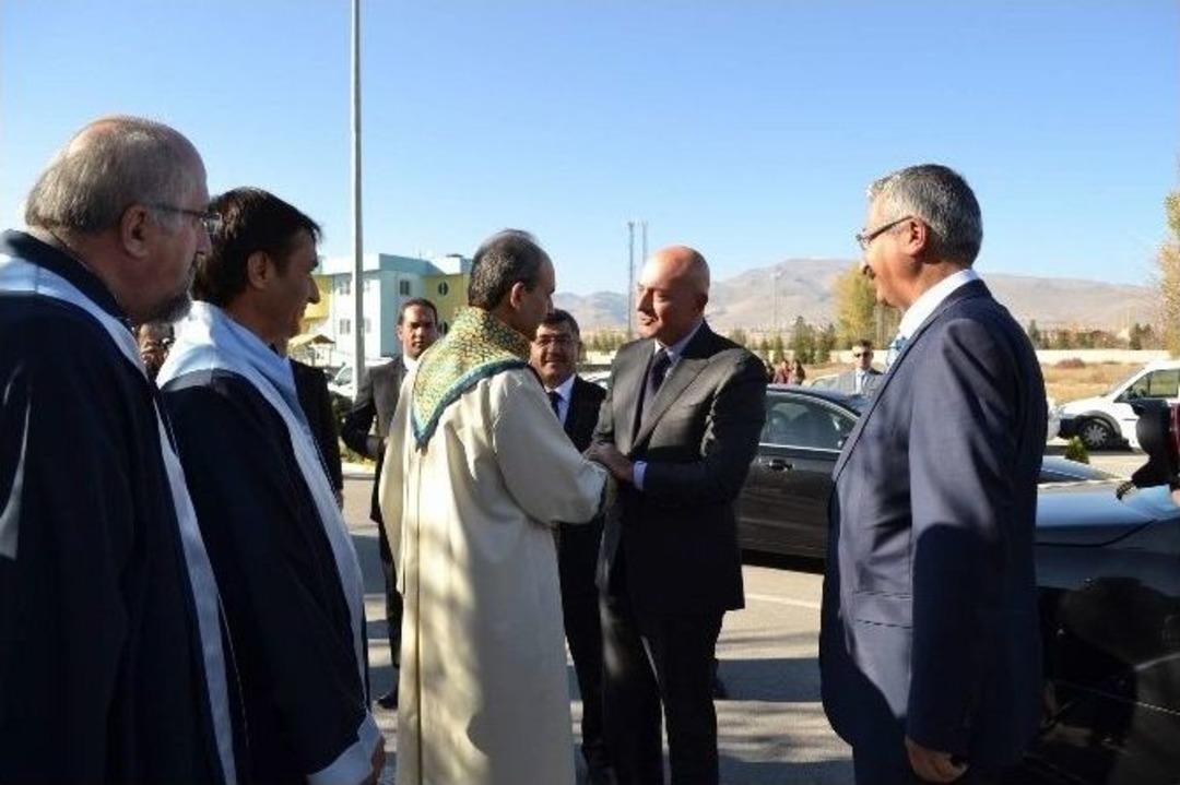 İş Adamı Şahenk, Niğde&rsquo;de Fak&uuml;lte A&ccedil;ılışı Yaptı