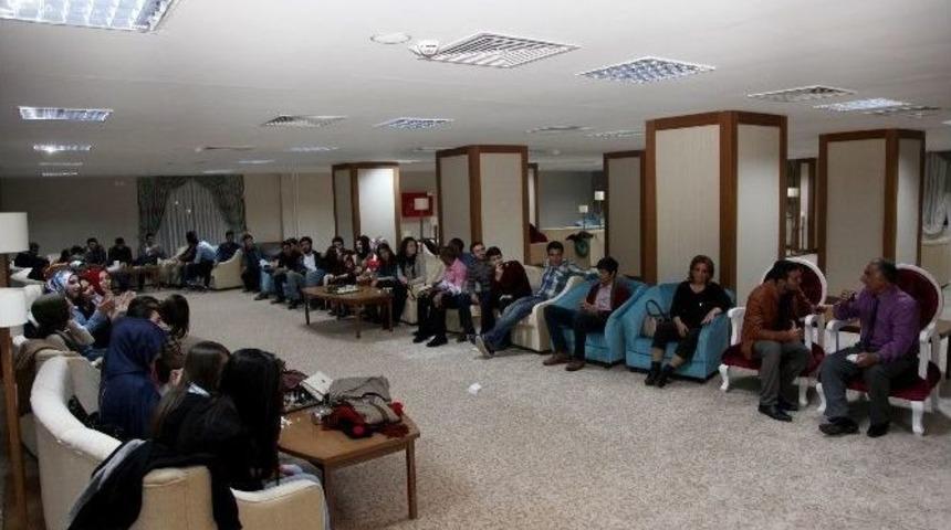 &Ouml;ğretim &Uuml;yeleri İle &Ouml;ğrenciler Tanışma Yemeğinde Bir Araya Geldi