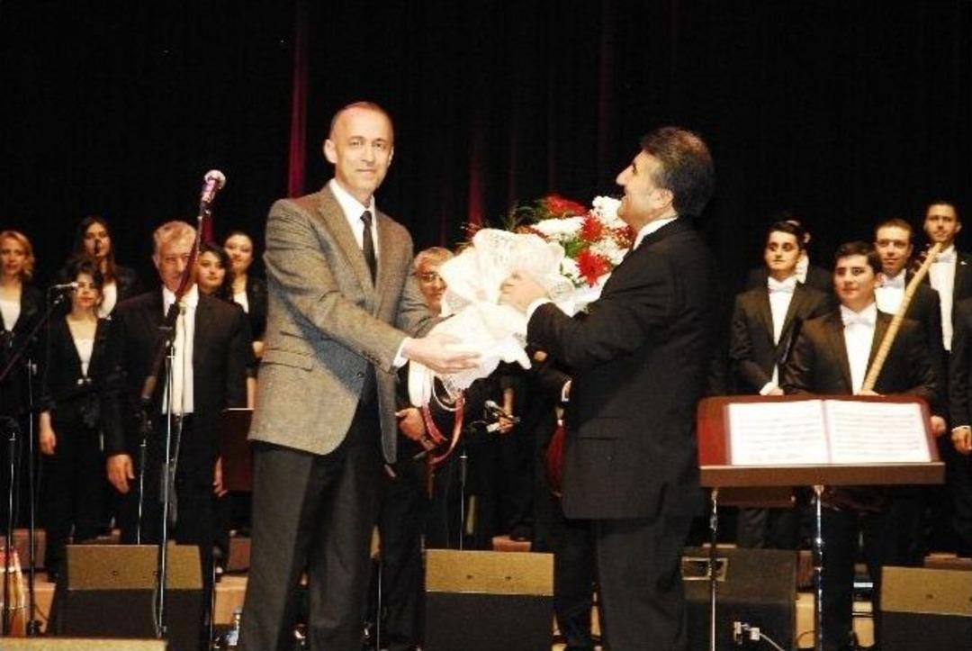 Eskişehir&rsquo;de "t&uuml;rk D&uuml;nyası Halk M&uuml;ziği Korosu" Konser Verdi