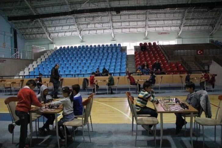 Erzincan Da Düzenlenen Santranç Turnuvası 2 Grup Halinde 5 Tur Olarak Gerçekleştirildi G1