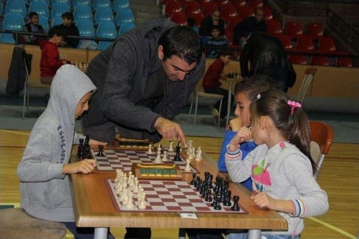 Erzincan Da Düzenlenen Santranç Turnuvası 2 Grup Halinde 5 Tur Olarak Gerçekleştirildi G2